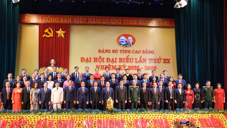 Ban Chấp hành Đảng bộ tỉnh Cao Bằng khóa XX, nhiệm kỳ 2025 - 2030 ra mắt tại Đại hội.