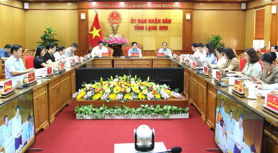 Các đại biểu tham dự hội nghị tại đầu cầu tỉnh Lạng Sơn. 889a990ecc8344dd1d92.jpg