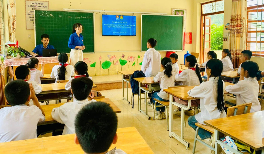 Học sinh trường TH&THCS Gia Lộc (xã Bằng Mạc, tỉnh Lạng Sơn) được học tập trong ngôi trường khang trang, đảm bảo.