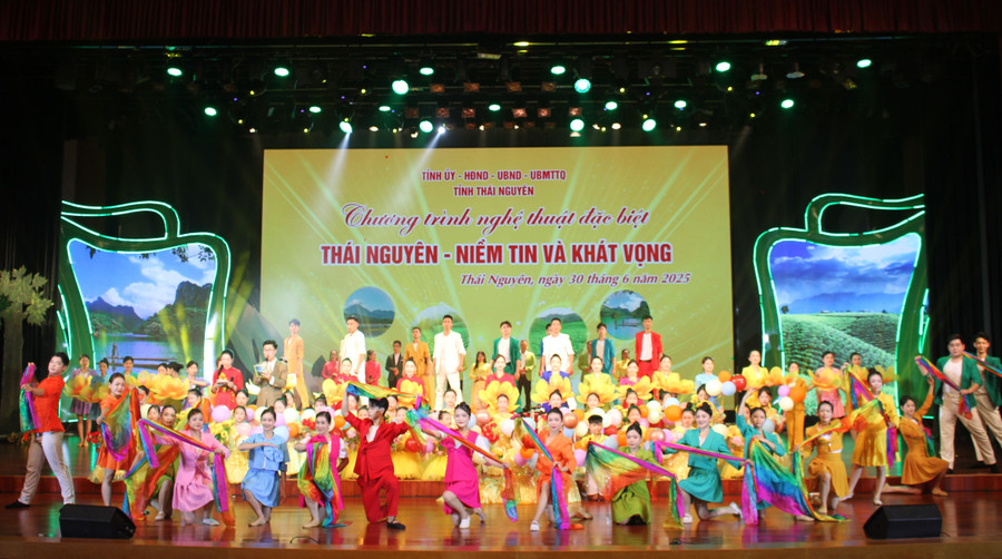 Chương trình nghệ thuật chào mừng hợp nhất Thái Nguyên - Bắc Kạn với chủ đề “Thái Nguyên - Niềm tin và khát vọng”. 