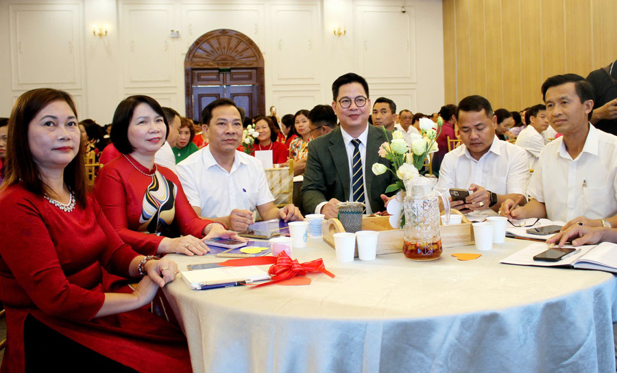 Các đại biểu, chuyên gia tham dự chương trình tập huấn.