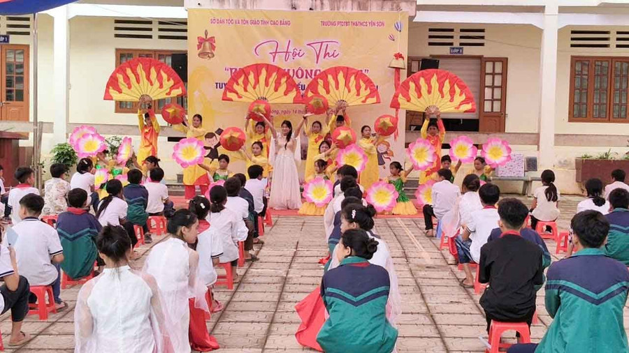 Chương trình văn nghệ tại Hội thi Rung chuông vàng. rung-chuong-vang-cao-bang-5.jpg