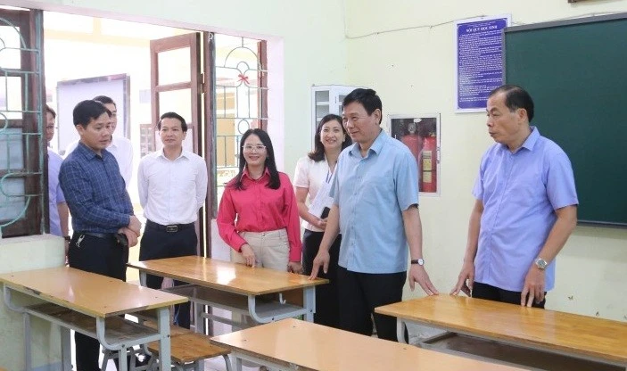 Ban chỉ đạo kỳ thi tuyển sinh vào lớp 10 tỉnh Lạng Sơn kiểm tra công tác chuẩn bị tại điểm thi trường THPT Cao Lộc.