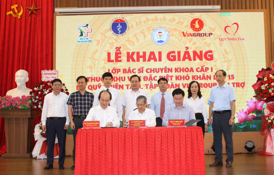 Cục Khoa học công nghệ và Đào tạo (Bộ Y tế), Quỹ Thiện tâm (Tập đoàn Vingroup) và Trường ĐH Y - Dược (ĐH Thái Nguyên) kí hợp tác đào tạo. 3.jpg