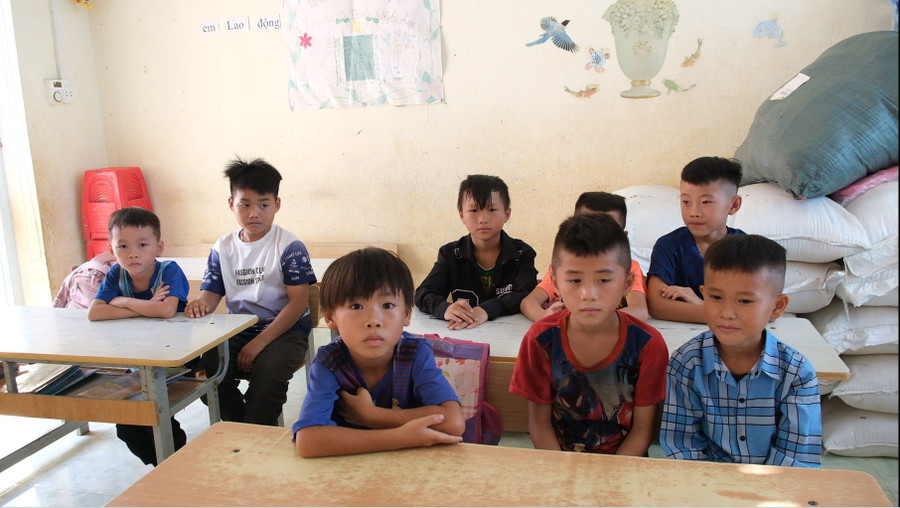 Các học sinh tại Điểm trường Chè Lỳ A được các cô giáo coi như con ruột của mình. diem-truong-che-ly-a.jpg
