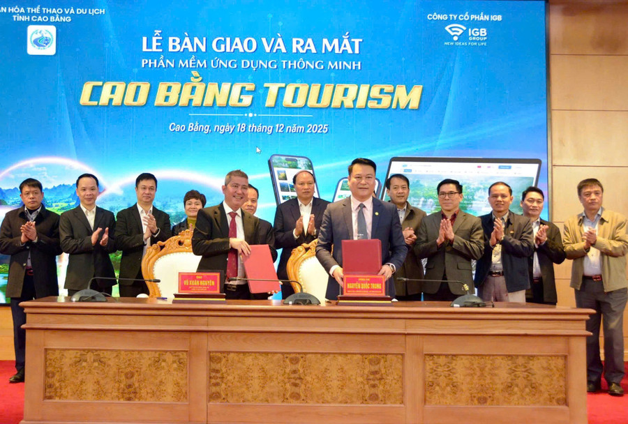Đại diện các bên ký kết phối hợp vận hành phần mềm cao-bang-tourism-2.jpg