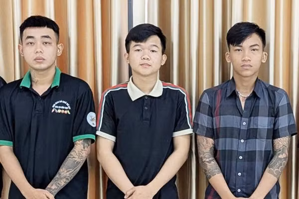 Các đối tượng Khánh, An, Tuấn (từ trái qua). Ảnh: Nghiêm Túc.