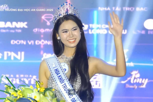 Tỏa sáng Đêm Chung kết, Trần Ngọc Lý trở thành Hoa khôi Trường Đại học An Giang 2025.