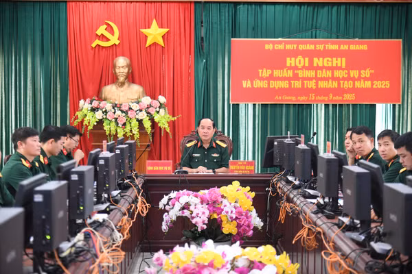 Hội nghị tập huấn “Bình dân học vụ số” và ứng dụng trí tuệ nhân tạo năm 2025. (Ảnh: Phương Vũ)