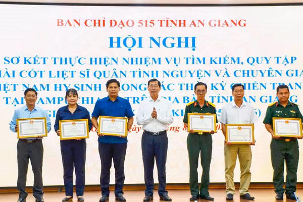 UBND tỉnh An Giang khen thưởng cho 17 tập thể có thành tích xuất sắc trong thực hiện nhiệm vụ tìm kiếm, quy tập hài cốt liệt sĩ.