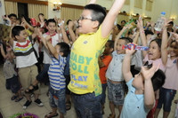 Thứ trưởng Bộ GD&ĐT vui Tết Trung thu cùng các cháu thiếu nhi ảnh 3