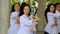 Hàng trăm tân học sinh 'cháy' cùng điệu nhảy flashmob 