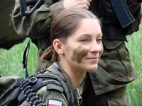 Khi các bóng hồng mặc quân phục ảnh 9