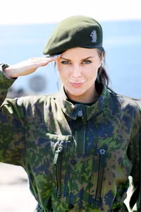 Khi các bóng hồng mặc quân phục ảnh 8