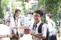  Thí sinh cười vui, tự tin với môn thi đầu tiên ảnh 1