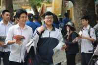  Thí sinh cười vui, tự tin với môn thi đầu tiên ảnh 3