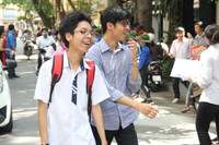  Thí sinh cười vui, tự tin với môn thi đầu tiên ảnh 8