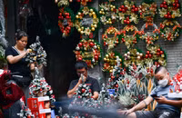 Phố Hàng Mã lung linh sắc màu trước thềm Giáng sinh