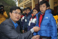 Chương trình “Tình nguyện mùa đông” tiếp sức cho em đến trường ảnh 9 Chương trình “Tình nguyện mùa đông” tiếp sức cho em đến trường ảnh 9