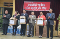 Chương trình “Tình nguyện mùa đông” tiếp sức cho em đến trường ảnh 7 Chương trình “Tình nguyện mùa đông” tiếp sức cho em đến trường ảnh 7