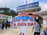 Những hình ảnh ý nghĩa trong kỳ thi tốt nghiệp THPT nơi phố núi