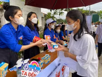 Những hình ảnh ý nghĩa trong kỳ thi tốt nghiệp THPT nơi phố núi