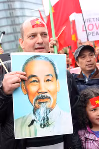 Trung Quốc ngang ngược, kiều bào tiếp tục phản đối ảnh 8