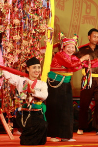 Đa sắc ngày hội văn hóa các dân tộc miền Trung ảnh 6 Đa sắc ngày hội văn hóa các dân tộc miền Trung ảnh 6