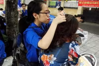 Phút thảnh thơi, đáng yêu của sinh viên tình nguyện ảnh 8