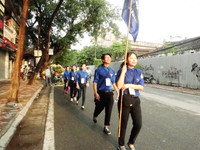 Phút thảnh thơi, đáng yêu của sinh viên tình nguyện ảnh 1