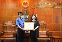 Bộ GD&ĐT gặp mặt, trao Bằng khen cho 4 thầy, cô điển hình tiên tiến ảnh 1