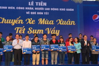 TPHCM: Tiễn 2.500 sinh viên, người lao động nghèo về quê đón Tết ảnh 1