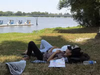 Tâm đắc đề thi Ngữ văn báo động hiểm họa không trông thấy ảnh 9