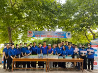 Ấm lòng suất ăn trưa, hộp sữa giúp thí sinh Pa Kô, Vân Kiều yên tâm dự thi