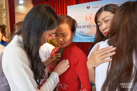 Nữ sinh trường Trần Phú xúc động ngày chia tay cuối cấp