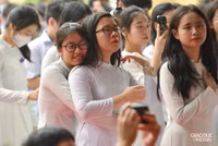 Nữ sinh trường Trần Phú xúc động ngày chia tay cuối cấp