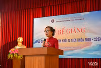 Nữ sinh trường Trần Phú xúc động ngày chia tay cuối cấp