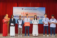 Nữ sinh trường Trần Phú xúc động ngày chia tay cuối cấp