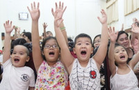 Thứ trưởng Bộ GD&ĐT Phạm Mạnh Hùng tặng quà trung thu cho thiếu niên, nhi đồng ảnh 7 Thứ trưởng Bộ GD&ĐT Phạm Mạnh Hùng tặng quà trung thu cho thiếu niên, nhi đồng ảnh 7