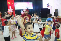 Thứ trưởng Bộ GD&ĐT Phạm Mạnh Hùng tặng quà trung thu cho thiếu niên, nhi đồng ảnh 3 Thứ trưởng Bộ GD&ĐT Phạm Mạnh Hùng tặng quà trung thu cho thiếu niên, nhi đồng ảnh 3