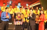 Những bông hoa xứng danh cháu ngoan Bác Hồ ảnh 1