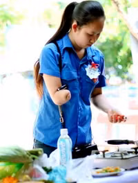 Cô gái khuyết tật và niềm đam mê tình nguyện ảnh 1 Cô gái khuyết tật và niềm đam mê tình nguyện ảnh 1