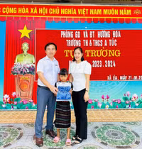 Học sinh lớp 1 vùng cao Quảng Trị hân hoan trong ngày tựu trường