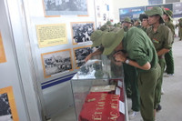 Sinh viên lắng đọng với những ký ức hào hùng “Quyết tử để Tổ quốc quyết sinh” ảnh 3