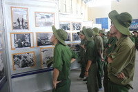 Sinh viên lắng đọng với những ký ức hào hùng “Quyết tử để Tổ quốc quyết sinh” ảnh 2