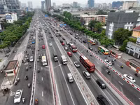 Thông xe hai cầu vượt thép Mai Dịch trong đêm