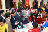 Phát động chiến dịch truyền thông lồng ghép cung cấp dịch vụ CSSKSS – KHHGĐ 2015 ảnh 5