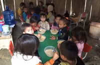 Cô giáo miền xuôi hết lòng với trẻ em vùng biên ảnh 3