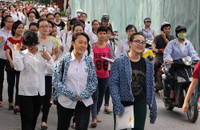 Rạng rỡ nụ cười nơi trường thi ảnh 1