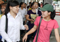 Rạng rỡ nụ cười nơi trường thi ảnh 5